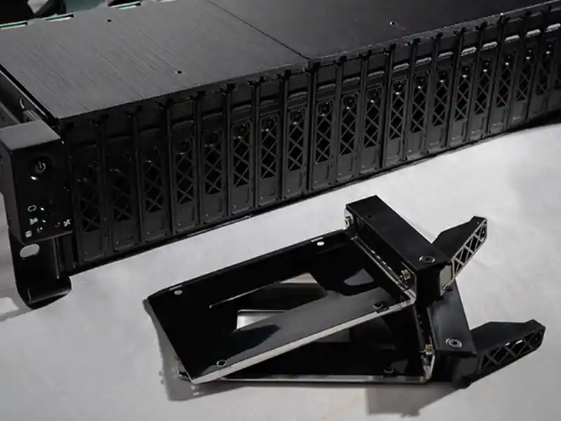 新推出！ 12GB/s SAS/NVME儲存機箱