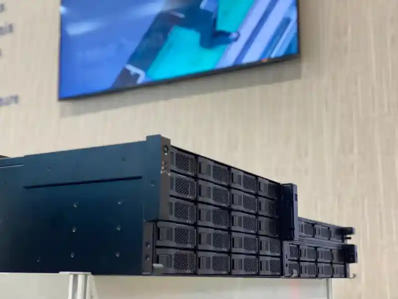 新推出！無托盤 12GB/s SATA/SAS 儲存機箱