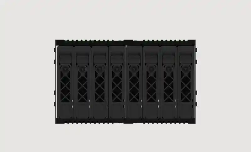 8 ベイ 2.5 インチ hdd エンクロージャ、12gb/秒 sas および sata バックプレーン付き